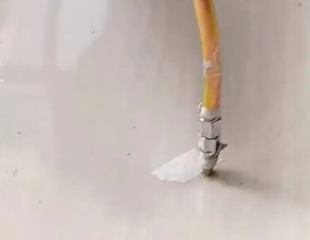 浠水瓷砖空鼓维修公司专业解答在瓷砖铺贴过程中，如果使用的砂料过粗（如全部使用了粗砂），可能会导致以下问题